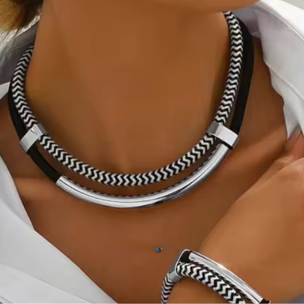 Elegant Black and Silver Necklace and Bracelet‎ Set